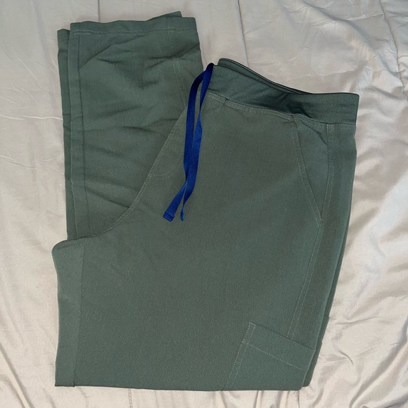 Slim Axim Cargo Scrub Pants - Picture 2 of 4